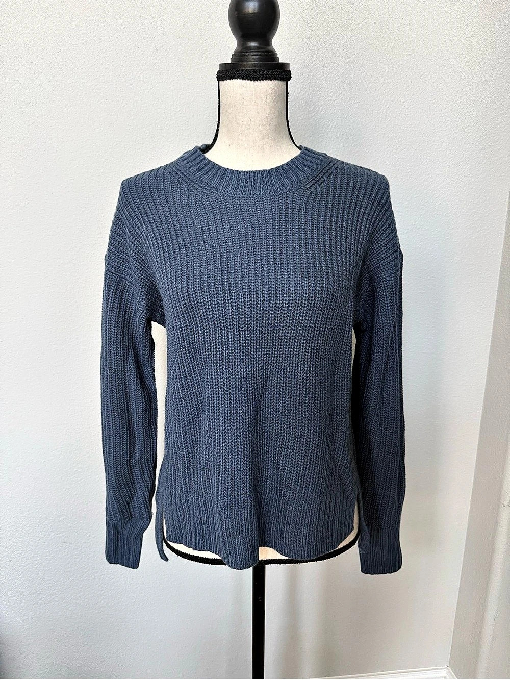 SO Ribbed Crewneck Sweater in Blue Size Small Like New